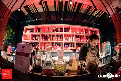 Ladies Night Launch Party ที่ เรดสแควร์ รูฟท็อป บาร์ — photo 41