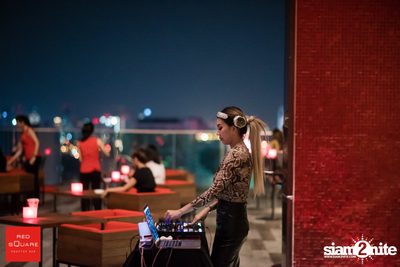 Ladies Night Launch Party ที่ เรดสแควร์ รูฟท็อป บาร์ — photo 50