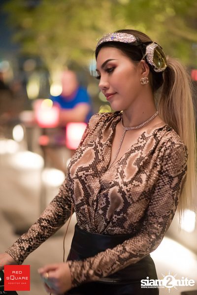 Ladies Night Launch Party ที่ เรดสแควร์ รูฟท็อป บาร์ — photo 66