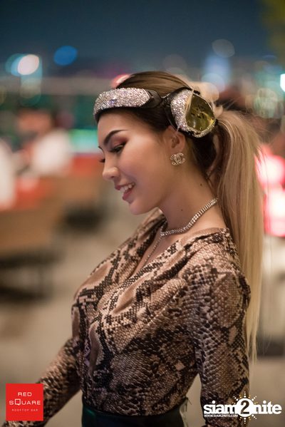 Ladies Night Launch Party ที่ เรดสแควร์ รูฟท็อป บาร์ — photo 67