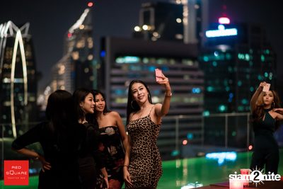 Ladies Night Launch Party ที่ เรดสแควร์ รูฟท็อป บาร์ — photo 107
