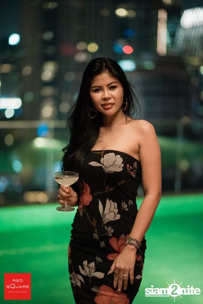 Ladies Night Launch Party ที่ เรดสแควร์ รูฟท็อป บาร์ — photo 117