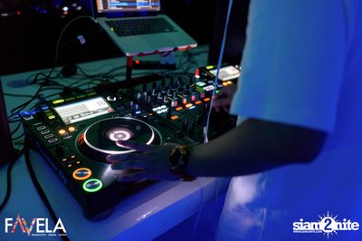 Friday Night at Favela Thonglor — photo 8