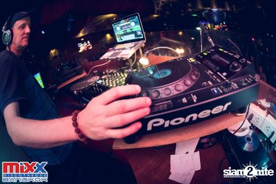 Hot Pants Meets Stilettos Party at MIXX Bangkok — photo 106