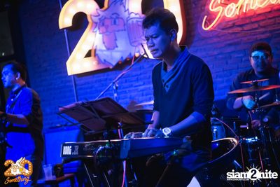 Whatcharawale x Ake Surachet at 20Something Bar — photo 21