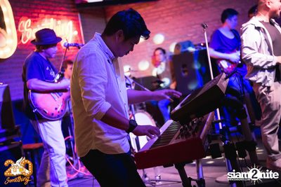 Whatcharawale x Ake Surachet at 20Something Bar — photo 61