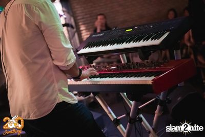 Whatcharawale x Ake Surachet at 20Something Bar — photo 64