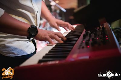 Whatcharawale x Ake Surachet at 20Something Bar — photo 69