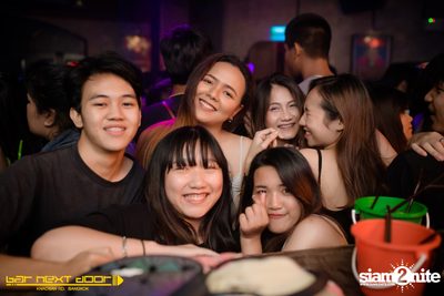 YUPP!! Network กับ HIGHHOT × LAZYLOXY × OG-ANIC ที่ บาร์ เน็กซ์ ดอร์ — photo 9