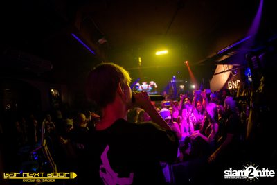 YUPP!! Network กับ HIGHHOT × LAZYLOXY × OG-ANIC ที่ บาร์ เน็กซ์ ดอร์ — photo 87