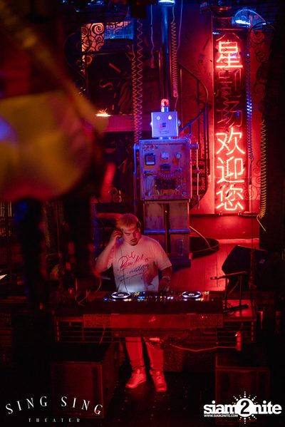 BLING IT กับ Bangkok Invaders ที่ ซิง ซิง เธียเตอร์ — photo 12