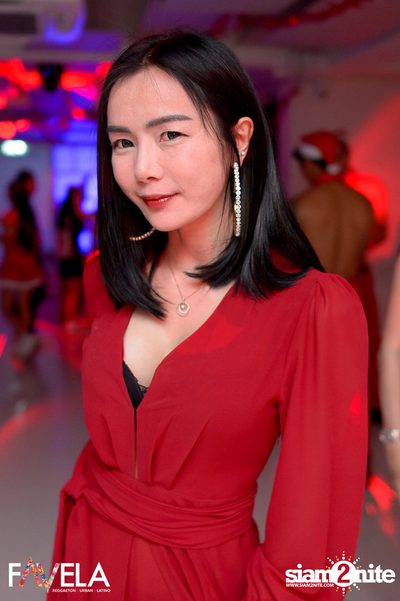 It's a Red Xmas Party at Favela  — photo 22