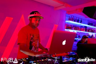 It's a Red Xmas Party at Favela  — photo 28