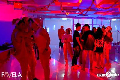 It's a Red Xmas Party at Favela  — photo 29