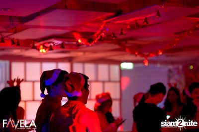 It's a Red Xmas Party at Favela  — photo 32
