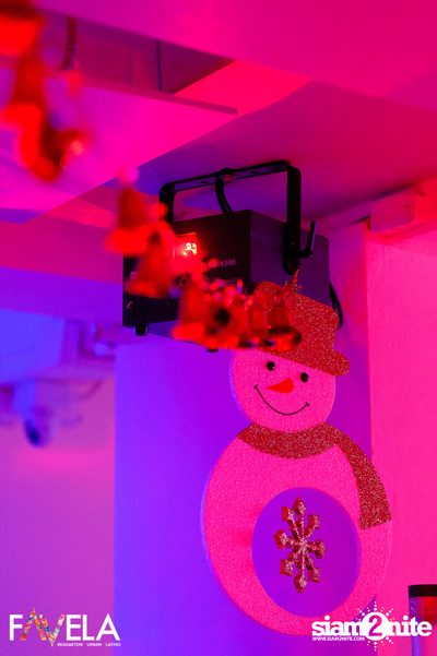 It's a Red Xmas Party at Favela  — photo 37
