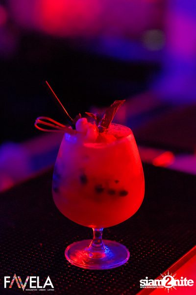 It's a Red Xmas Party at Favela  — photo 40