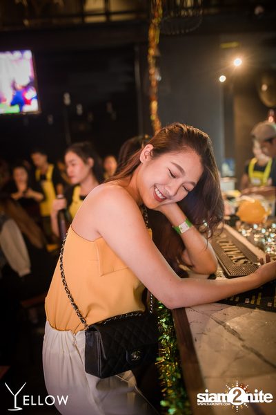 ป็อป ปองกูล ที่ เยลโล่ บาร์ — photo 142