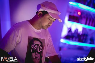 Friday Night at Favela Thonglor — photo 4