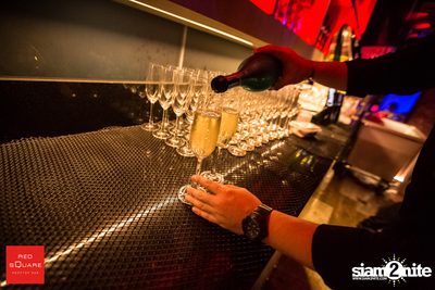 Cocktail En Rouge New Year's Eve Party ที่ RedSquare Vodka Rooftop Bar — photo 7
