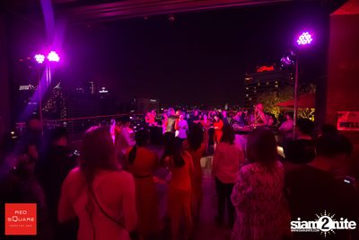 Cocktail En Rouge New Year's Eve Party ที่ RedSquare Vodka Rooftop Bar — photo 8