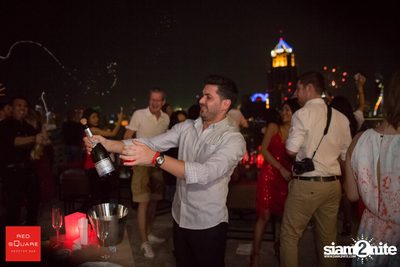 Cocktail En Rouge New Year's Eve Party ที่ RedSquare Vodka Rooftop Bar — photo 58