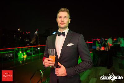 Cocktail En Rouge New Year's Eve Party ที่ RedSquare Vodka Rooftop Bar — photo 71