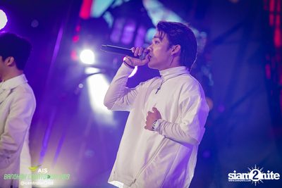 AIS Bangkok Countdown 2019 at CentralWorld — photo 15