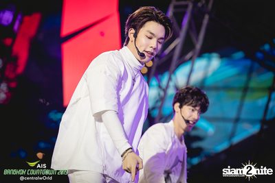 AIS Bangkok Countdown 2019 at CentralWorld — photo 39