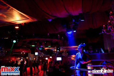 Neon BeatZ Party at MIXX Bangkok — photo 15