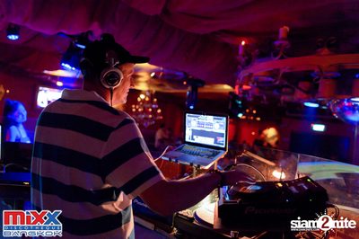Neon BeatZ Party at MIXX Bangkok — photo 27