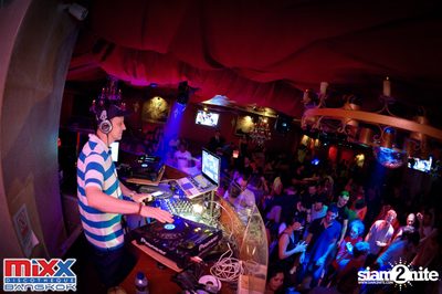 Neon BeatZ Party at MIXX Bangkok — photo 76