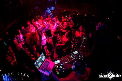 BLING IT กับ Bangkok Invaders ที่ ซิง ซิง เธียเตอร์ — photo 56
