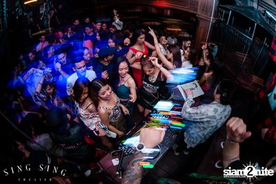 BLING IT กับ Bangkok Invaders ที่ ซิง ซิง เธียเตอร์ — photo 100