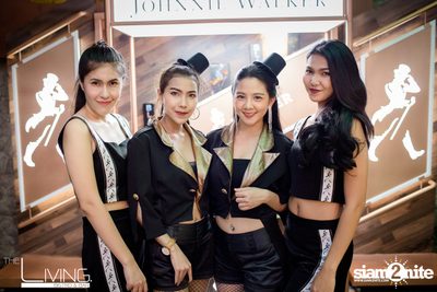 Aof Pongsak at The Living Bistro & Bar — photo 8