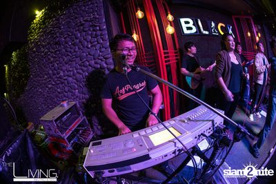 Aof Pongsak at The Living Bistro & Bar — photo 80