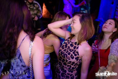 BLING IT กับ Bangkok Invaders ที่ ซิง ซิง เธียเตอร์ — photo 32