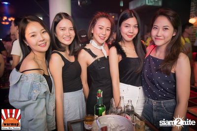 Twopee Southside ที่ วอร์ม อัพ คาเฟ่ เชียงใหม่ — photo 8