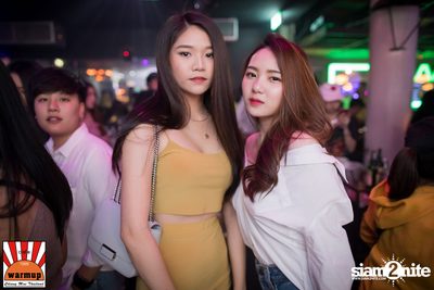 Twopee Southside ที่ วอร์ม อัพ คาเฟ่ เชียงใหม่ — photo 12
