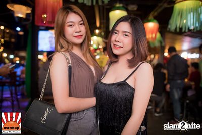 Twopee Southside ที่ วอร์ม อัพ คาเฟ่ เชียงใหม่ — photo 22