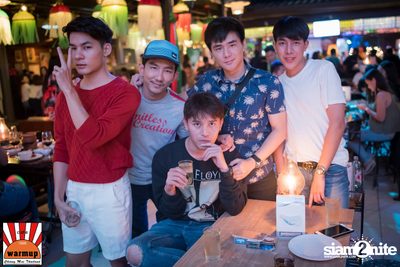 Twopee Southside ที่ วอร์ม อัพ คาเฟ่ เชียงใหม่ — photo 30