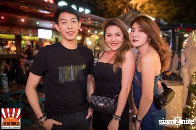 Twopee Southside ที่ วอร์ม อัพ คาเฟ่ เชียงใหม่ — photo 31