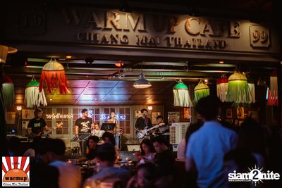 Twopee Southside ที่ วอร์ม อัพ คาเฟ่ เชียงใหม่ — photo 51