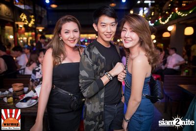 Twopee Southside ที่ วอร์ม อัพ คาเฟ่ เชียงใหม่ — photo 52