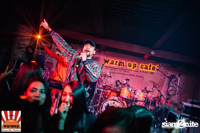 Twopee Southside ที่ วอร์ม อัพ คาเฟ่ เชียงใหม่ — photo 79