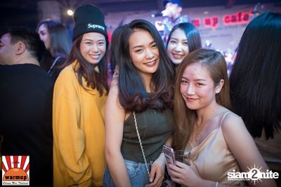 Twopee Southside ที่ วอร์ม อัพ คาเฟ่ เชียงใหม่ — photo 80