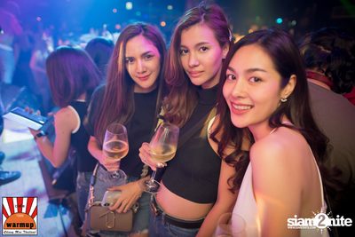 Twopee Southside ที่ วอร์ม อัพ คาเฟ่ เชียงใหม่ — photo 98