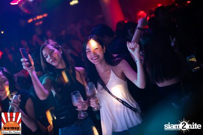 Twopee Southside ที่ วอร์ม อัพ คาเฟ่ เชียงใหม่ — photo 102