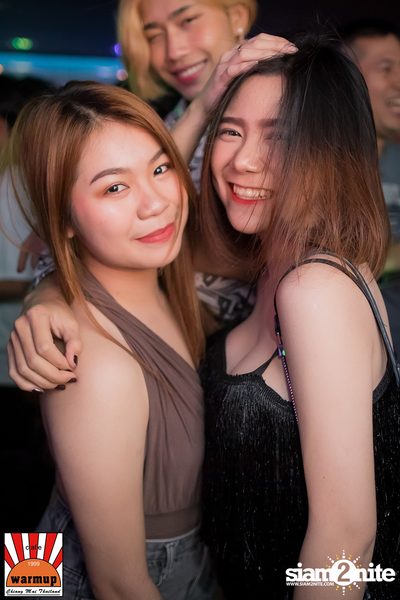 Twopee Southside ที่ วอร์ม อัพ คาเฟ่ เชียงใหม่ — photo 127