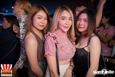 Twopee Southside ที่ วอร์ม อัพ คาเฟ่ เชียงใหม่ — photo 128